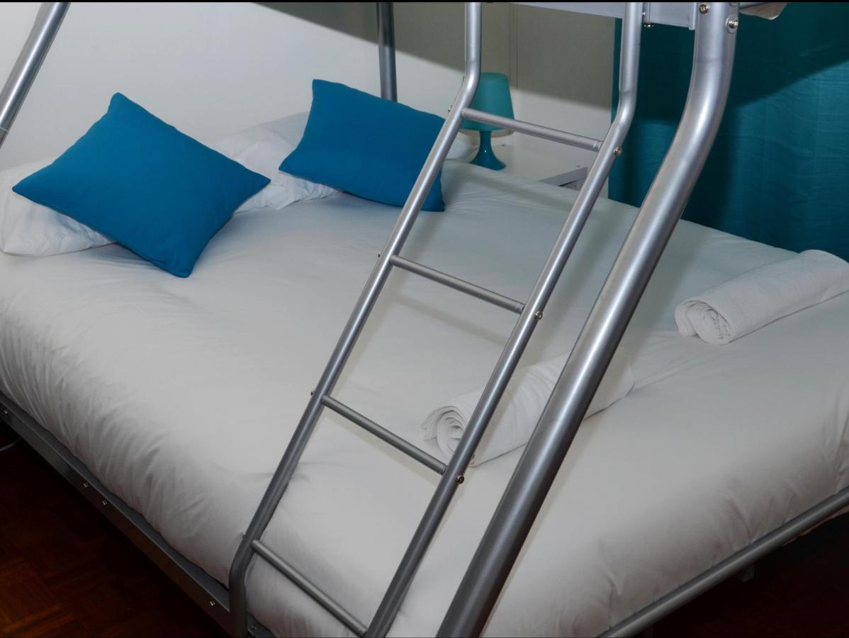 Help Yourself Hostels - Carcavelos Coast Room photo