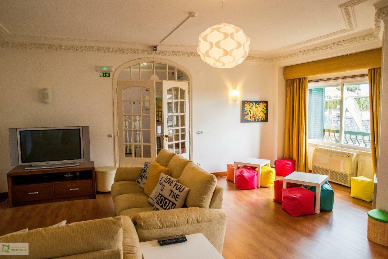 Help Yourself Hostels - Carcavelos Coast Exterior photo